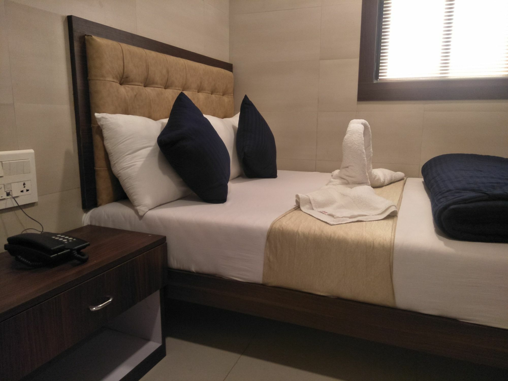 Hotel Avenue Residency Мумбаи Экстерьер фото